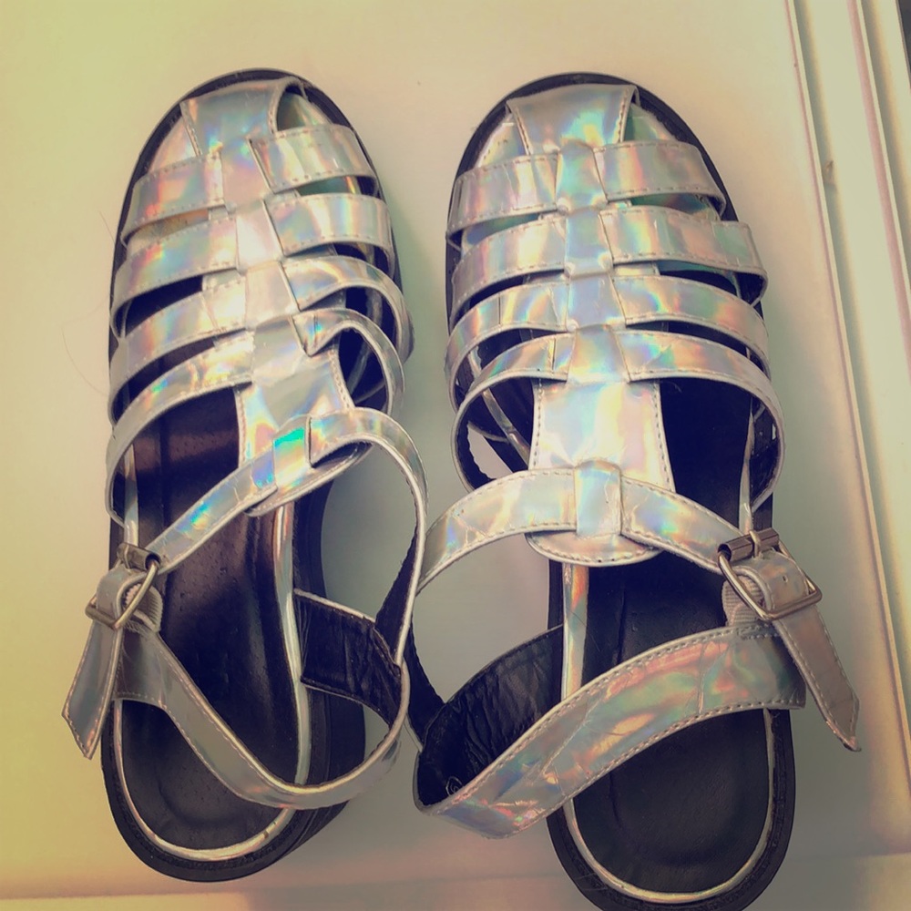 Buccō size 6 holographic sandals